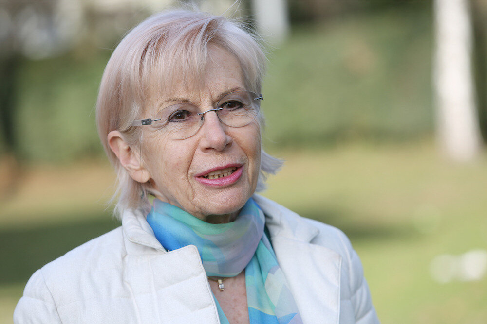 Die Fernsehpionierin Helen Issler, bald 75, redet nicht nur, sondern handelt.